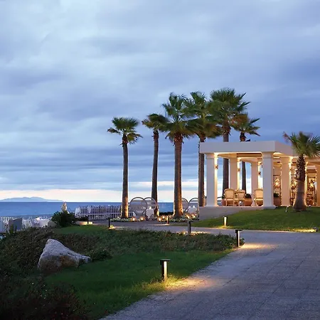 Hotel Mandola Rosa, A To Live