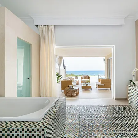 Mandola Rosa, A To Live Hotel