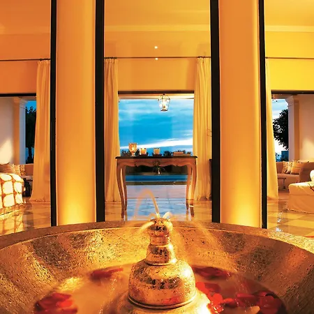 Hotel Mandola Rosa, A To Live